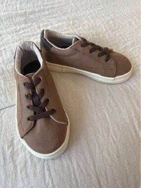 Toddler boys crevo shoes size 8